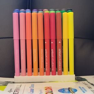90+ Cricut pens and markers
